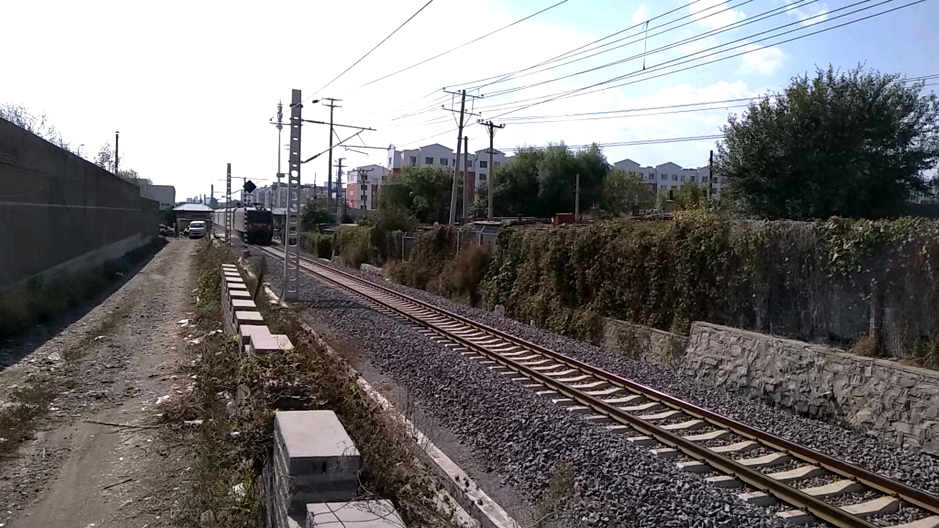 锦承线运行的电力机车锦承线下行沈沈hxd3d0225机车牵引客电k7503次