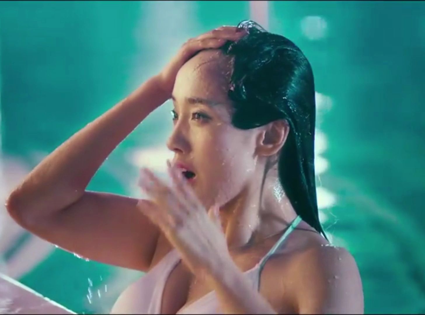 以前光顾着笑了,没发现秋雅是真有料啊