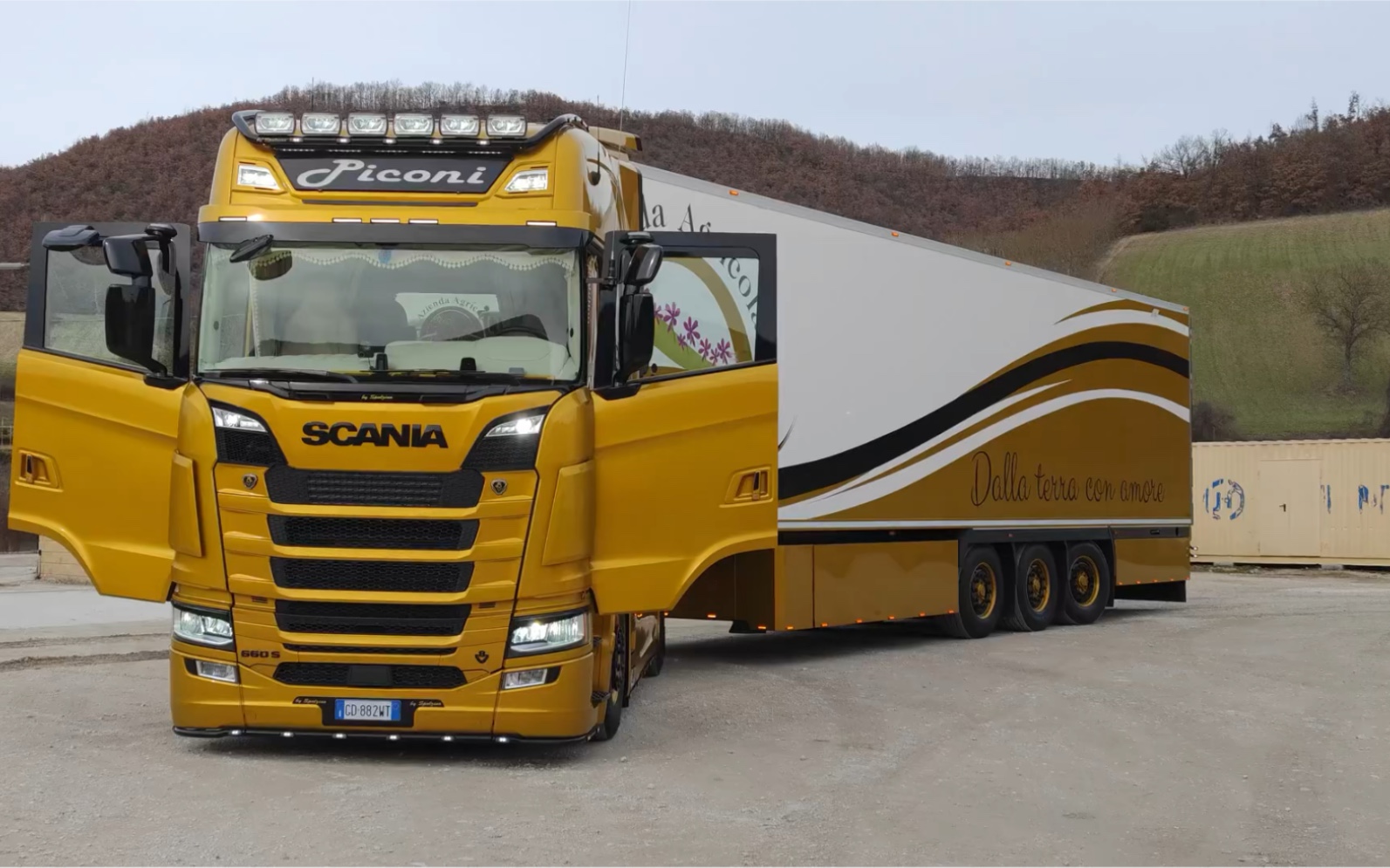 scania 660s v8 半挂牵引卡车全景展示