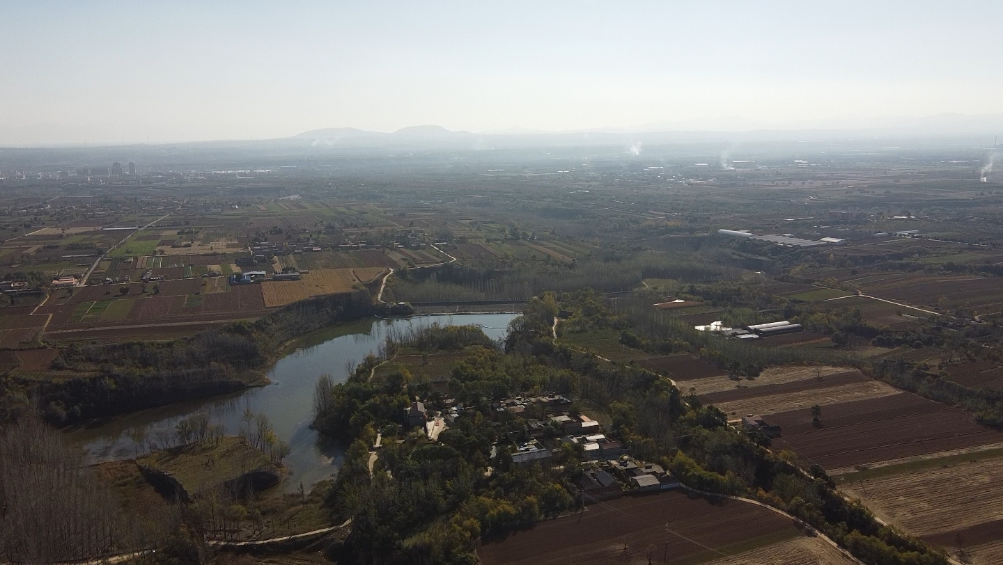 河南省三门峡市渑池县仰韶镇裴窑村到茹家坑村的山沟深秋实拍