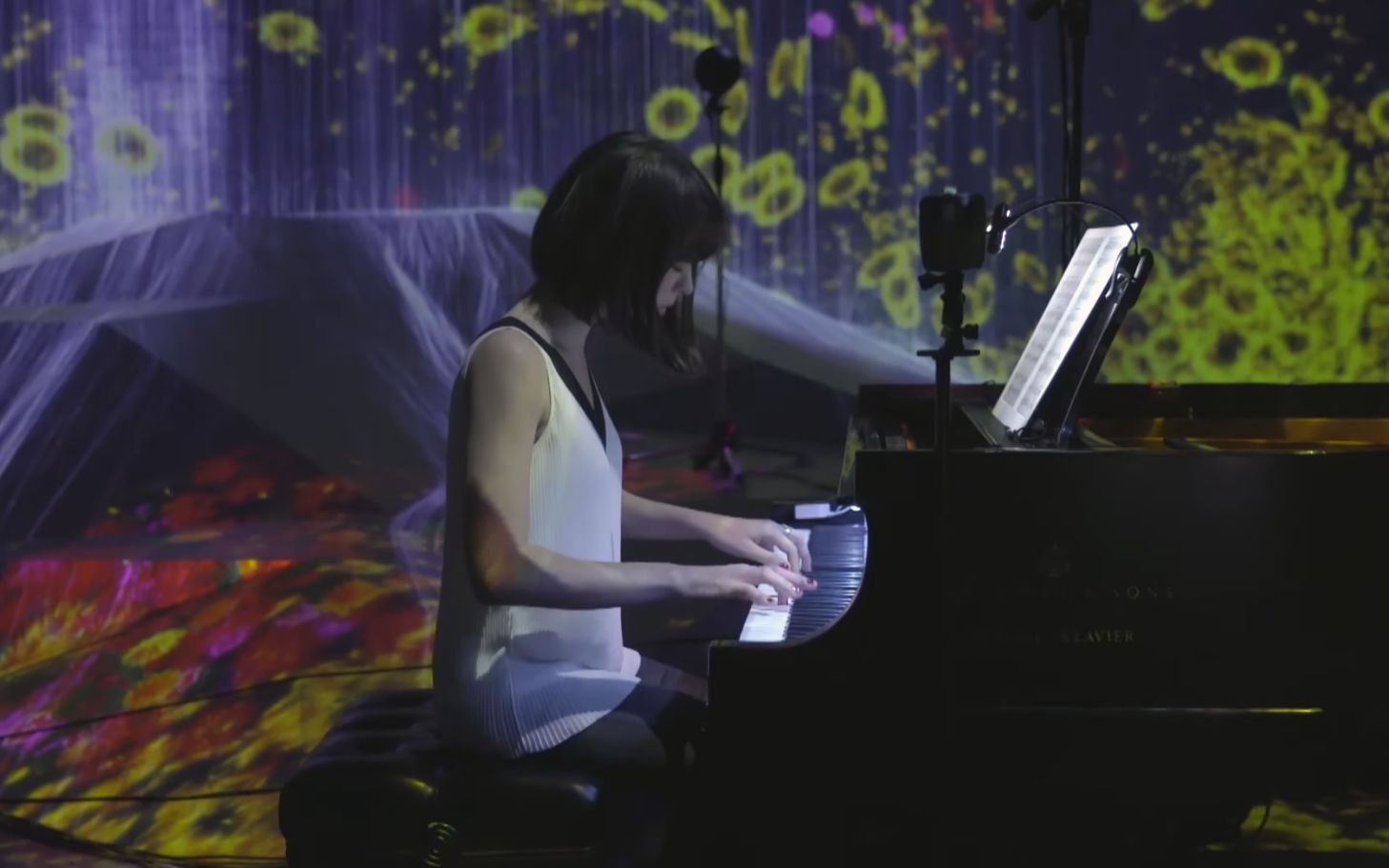 [图]【钢琴】德彪西《梦幻L. 68》Alice Sara Ott - Debussy- Rêverie, L. 68 - Yellow Lounge