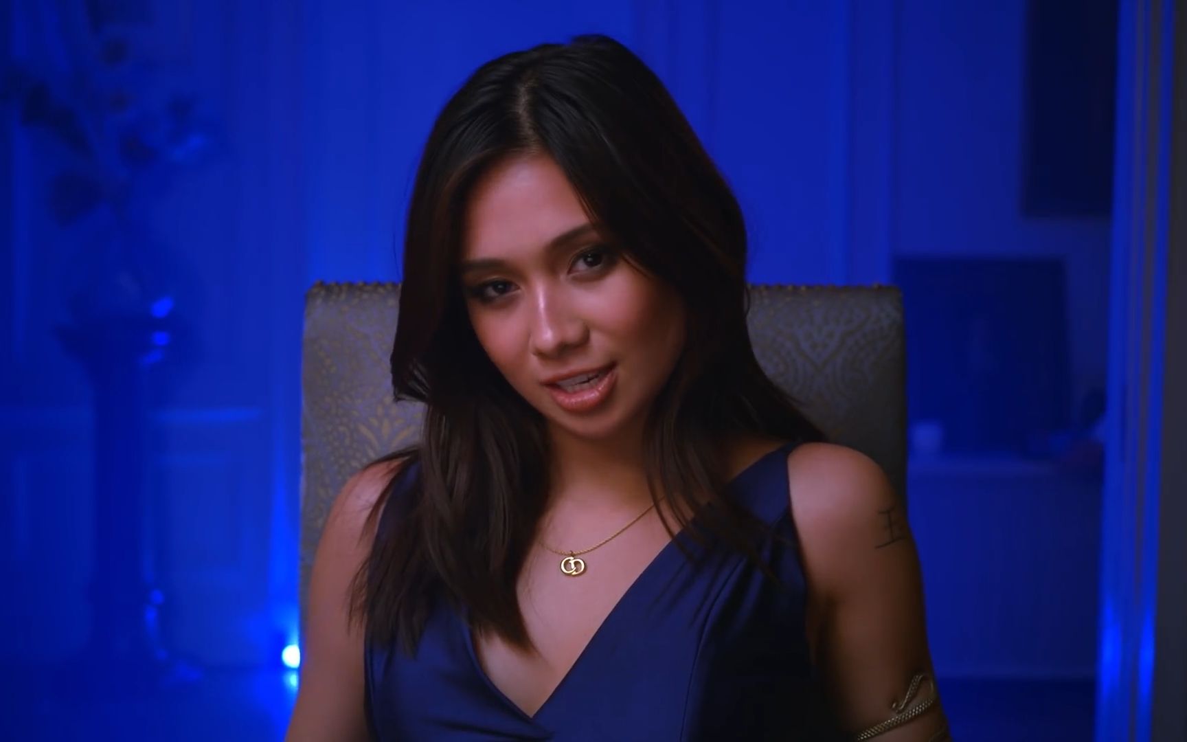 88risingr&b小公主,印尼音乐才女niki(妮姬)走红全球神曲《indigo