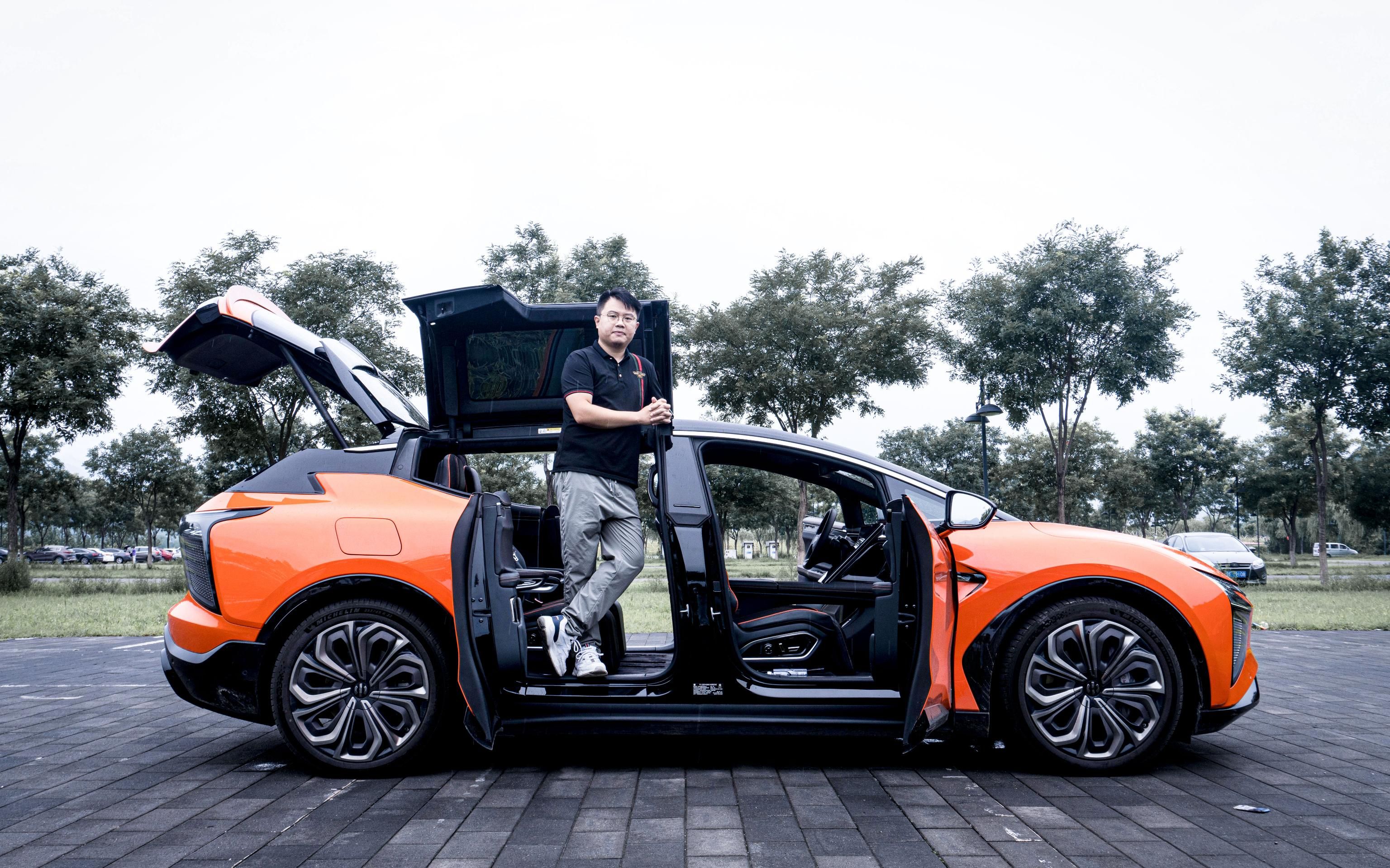 80万的国产纯电suv被谁买了老王体验高合hiphix