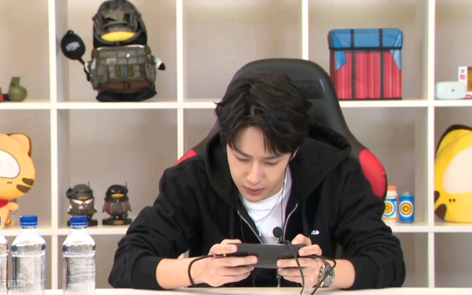 【uniq-王一博】【2020-12-18虎牙直播和平精英直播全程】