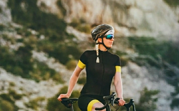 美女神秘云端运动