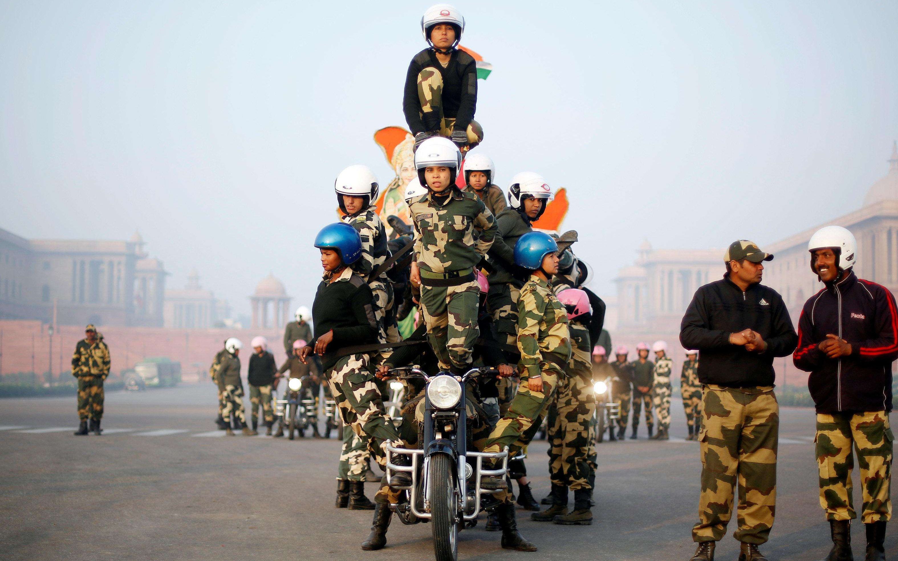 印度阿三神操作合集剪辑,开挂民族果然不一样!