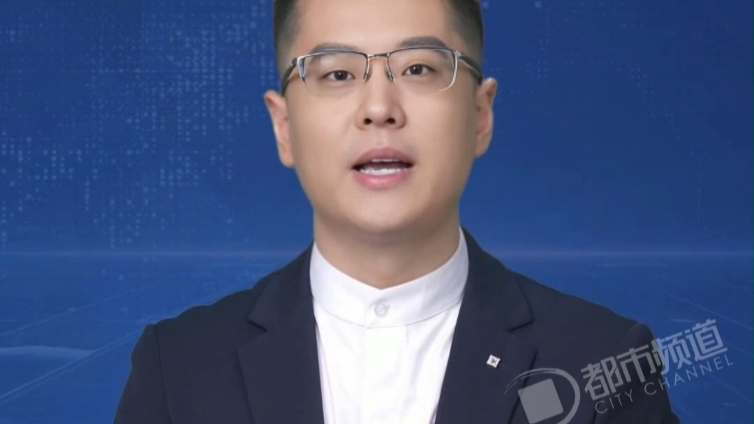 国庆假期 充电堵起来了？！有电车剩1%趴窝 充电桩排到99号，出游哪样不排队？错峰充电 心态放平。