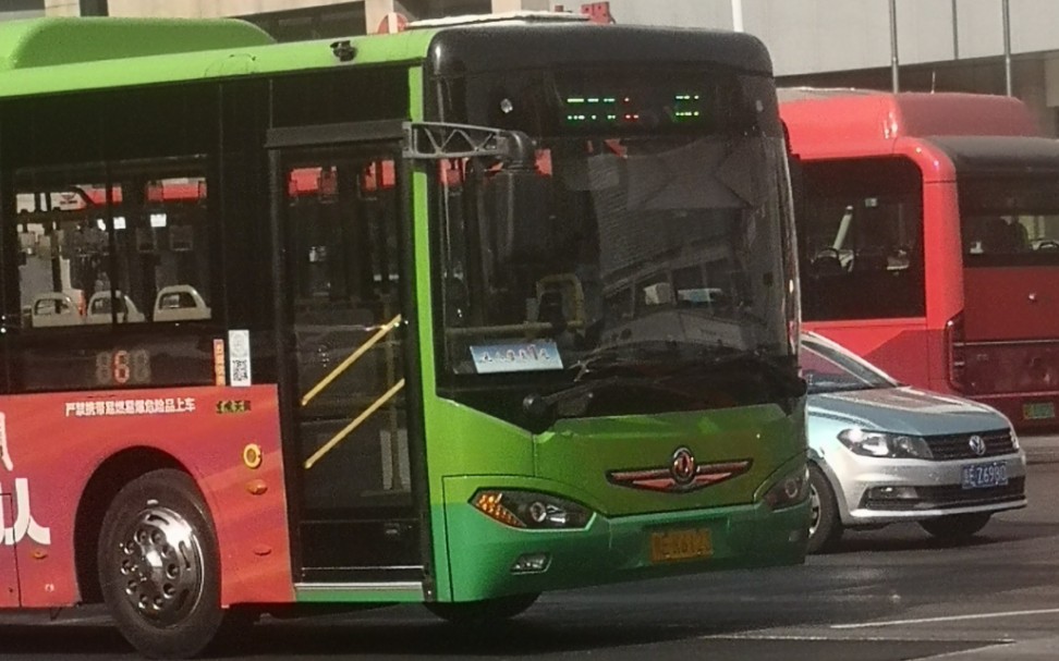 邢台公交6路东风天翼eq6100clbev1进站