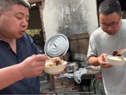 Tải video: 胖哥买了二十斤猪五花肉，做炖梅菜扣肉吃，肉块大肥而不腻还下饭