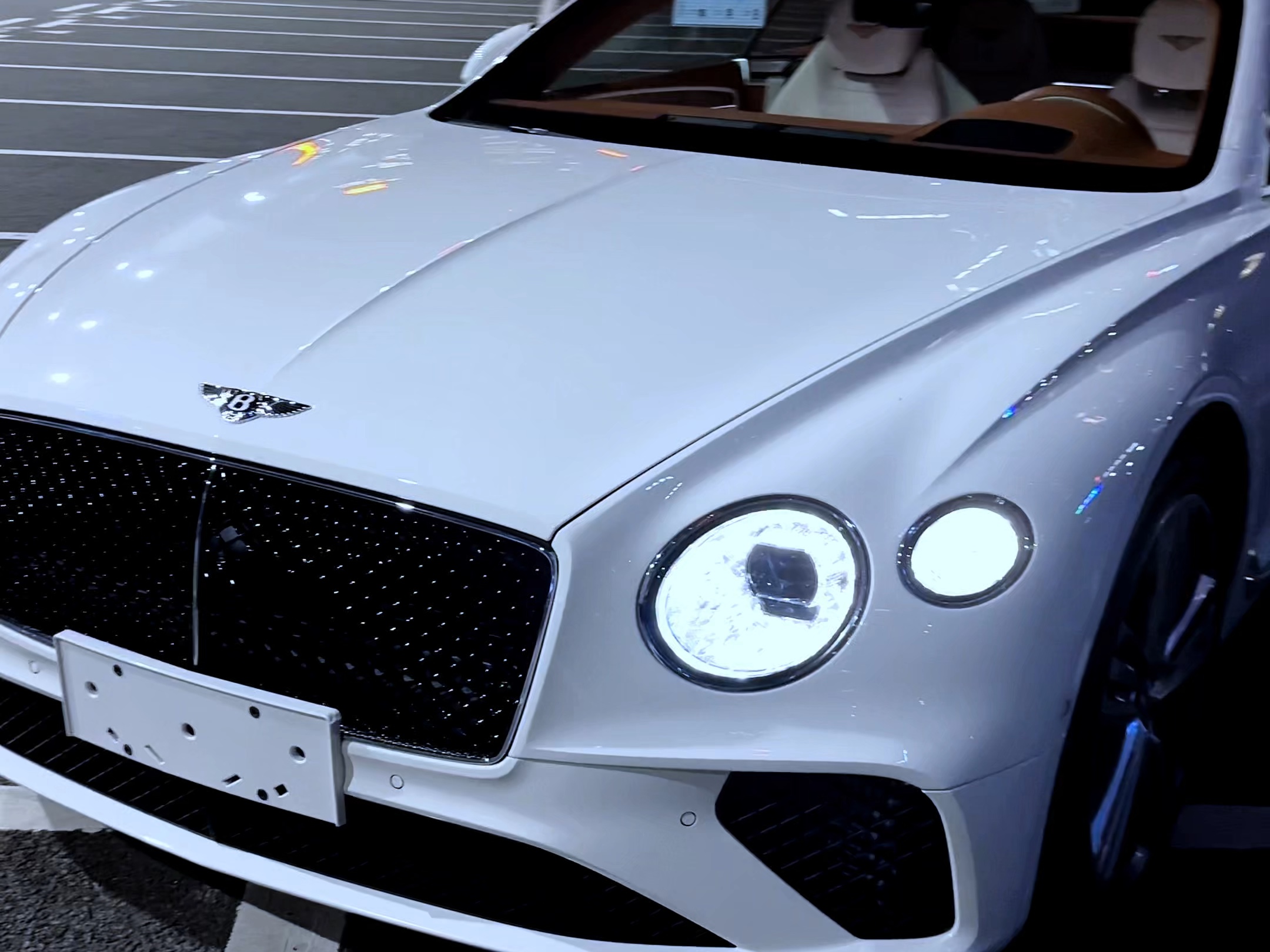 最美双开门轿跑#欧陆gt ,每一处都散发着优雅与高贵的气息#宾利 #最美