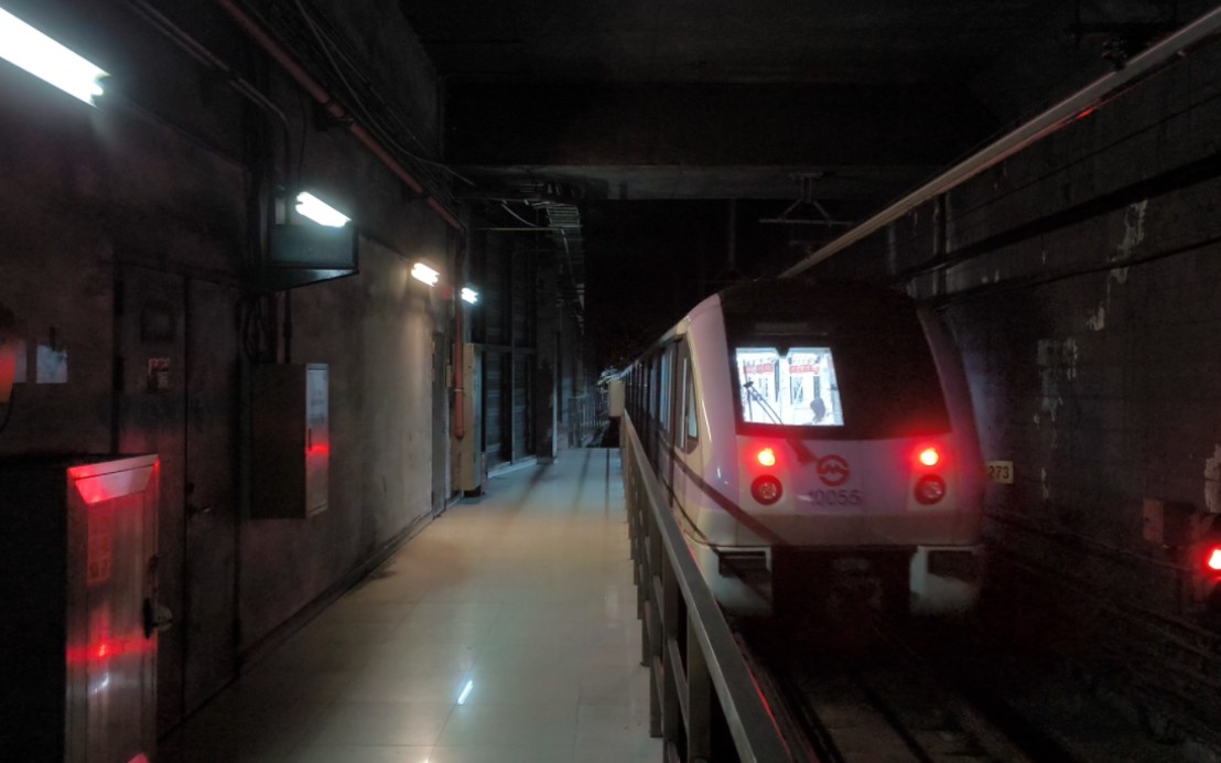 上海地铁十号线列车出站(热带鱼二世)(10055)(五角场站)(往新江湾城