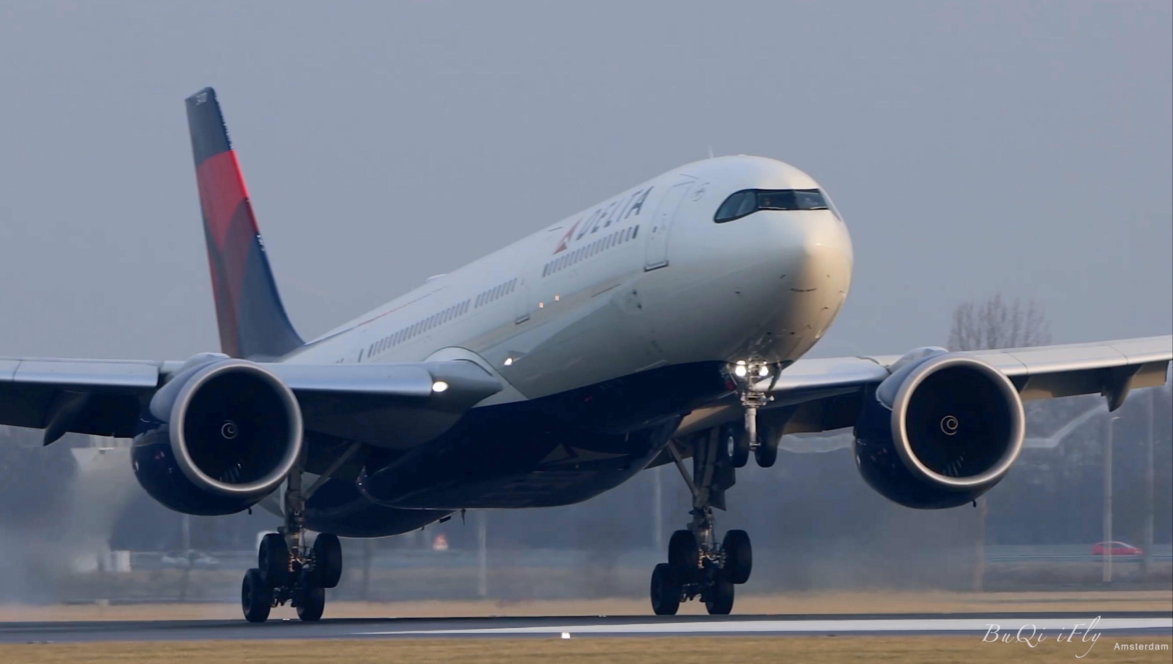 [804] delta air lines | 达美航空 a339 降落阿姆斯特丹机场,水炮车