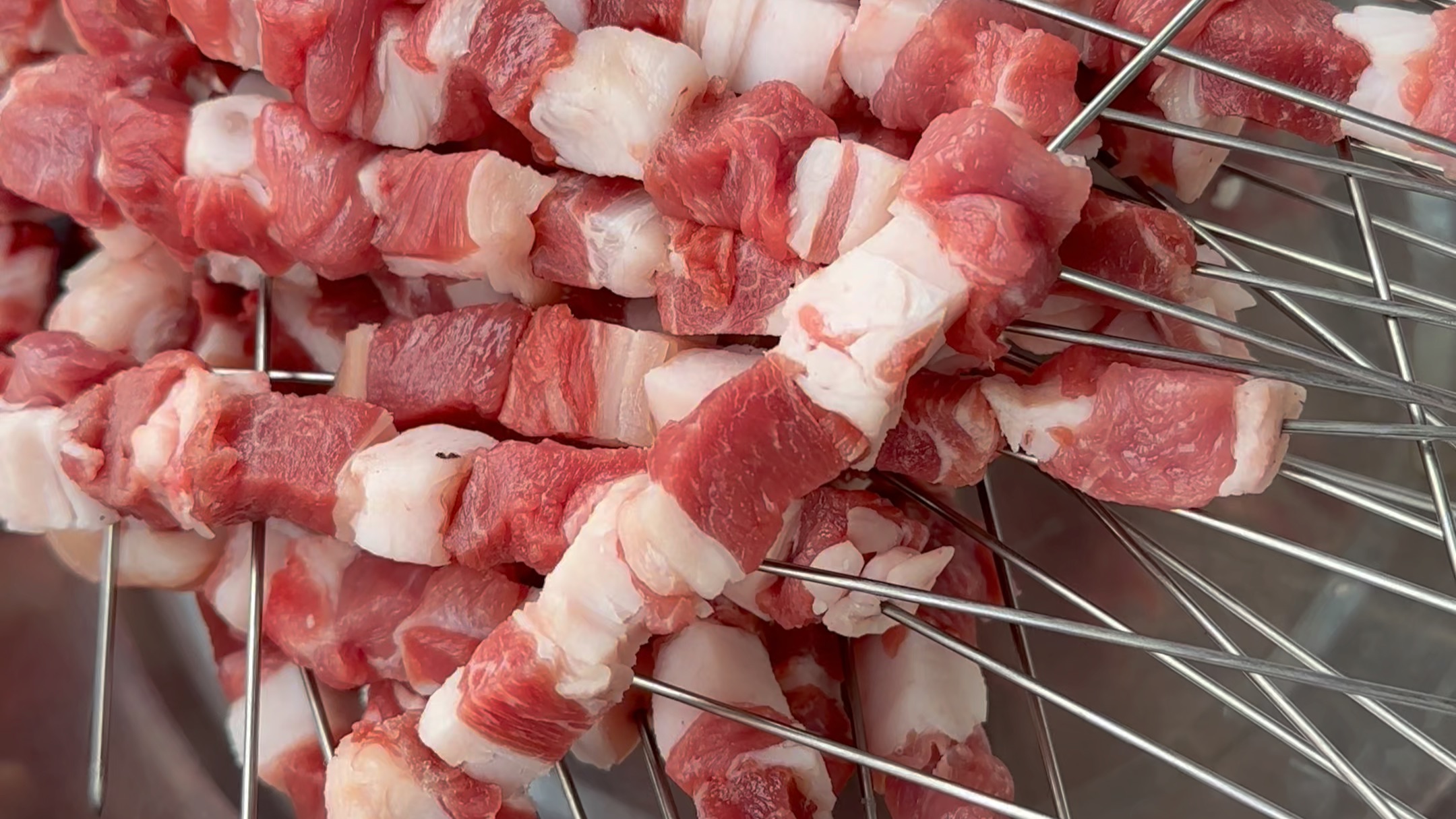 鲜肉现穿,周末户外烧烤的小伙伴可以过来取串啦