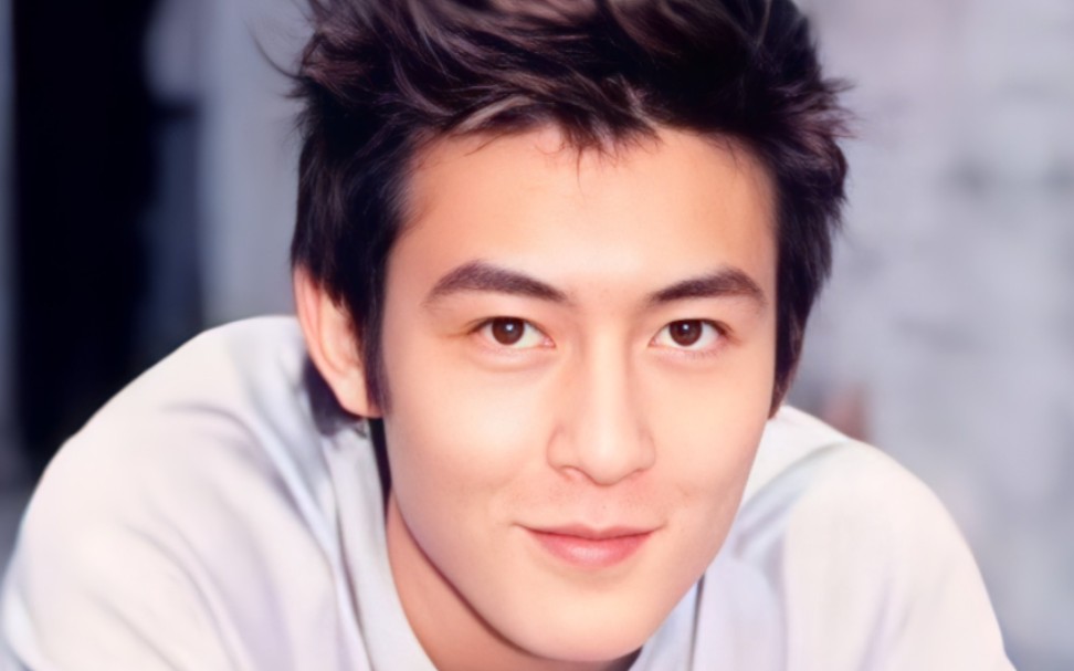 果然25以下的陈冠希也是萧亚轩的快乐