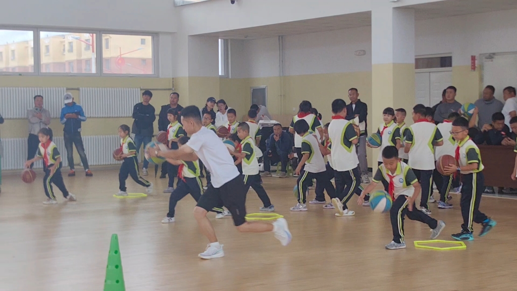 小学二年级体育课游戏大全(小学二年级体育游戏300例)