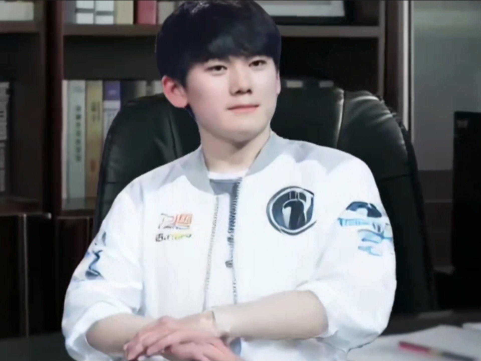 你这几年的外战成绩，还无权来请我