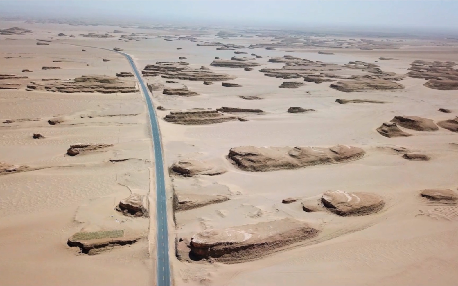 国道315柴达木段,在罗布泊阿尔金山两大无人区中穿行的魔鬼公路.