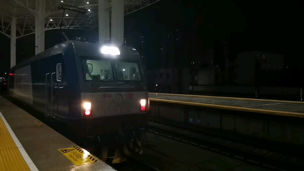 视频-勾响车不动 k261在郑州站换挂