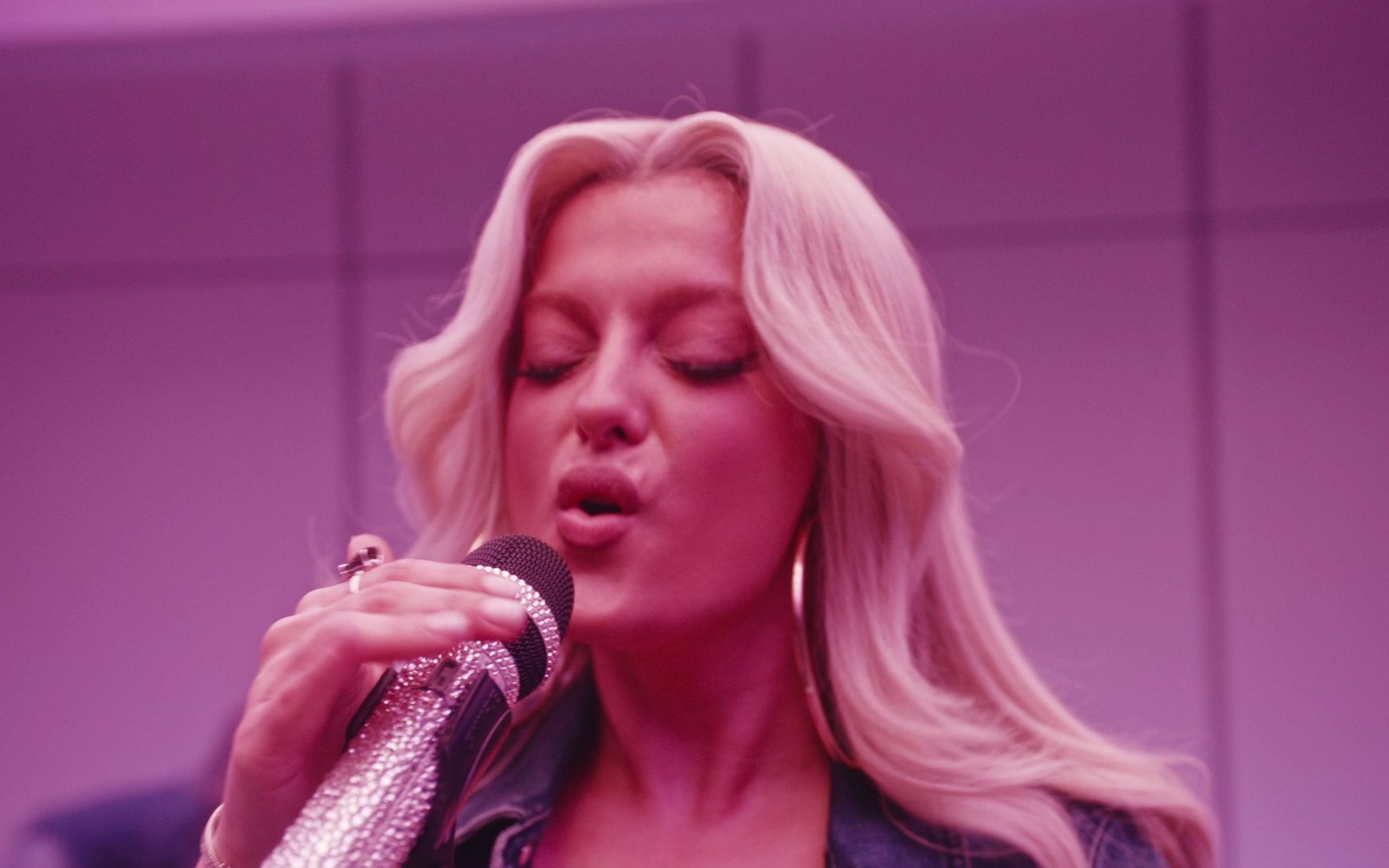 bebe rexha《heart wants what it wants》(live performance - vevo)