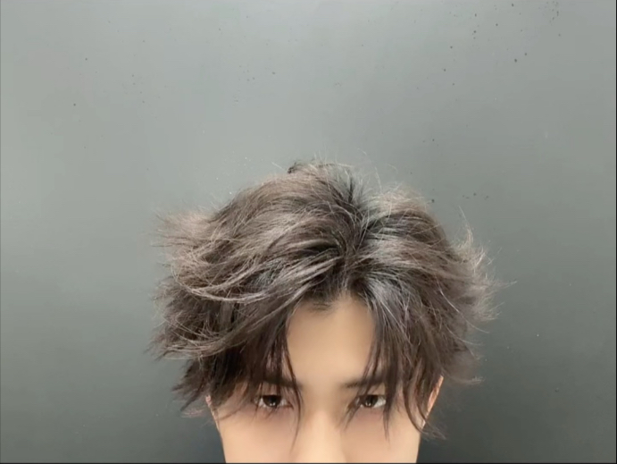 一个造型专用夹板即可以打理出去各种风格造型