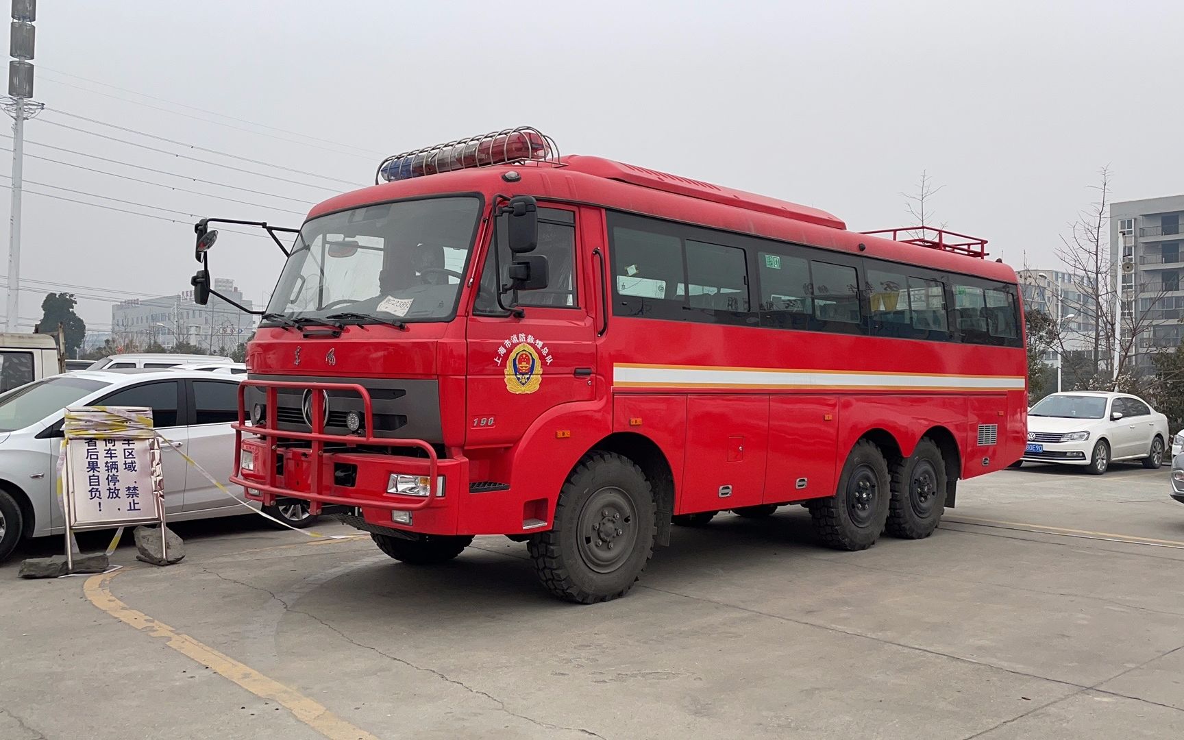 东风六驱30座6×6大马力越野客车森林消防车展示_哔哩哔哩_bilibili