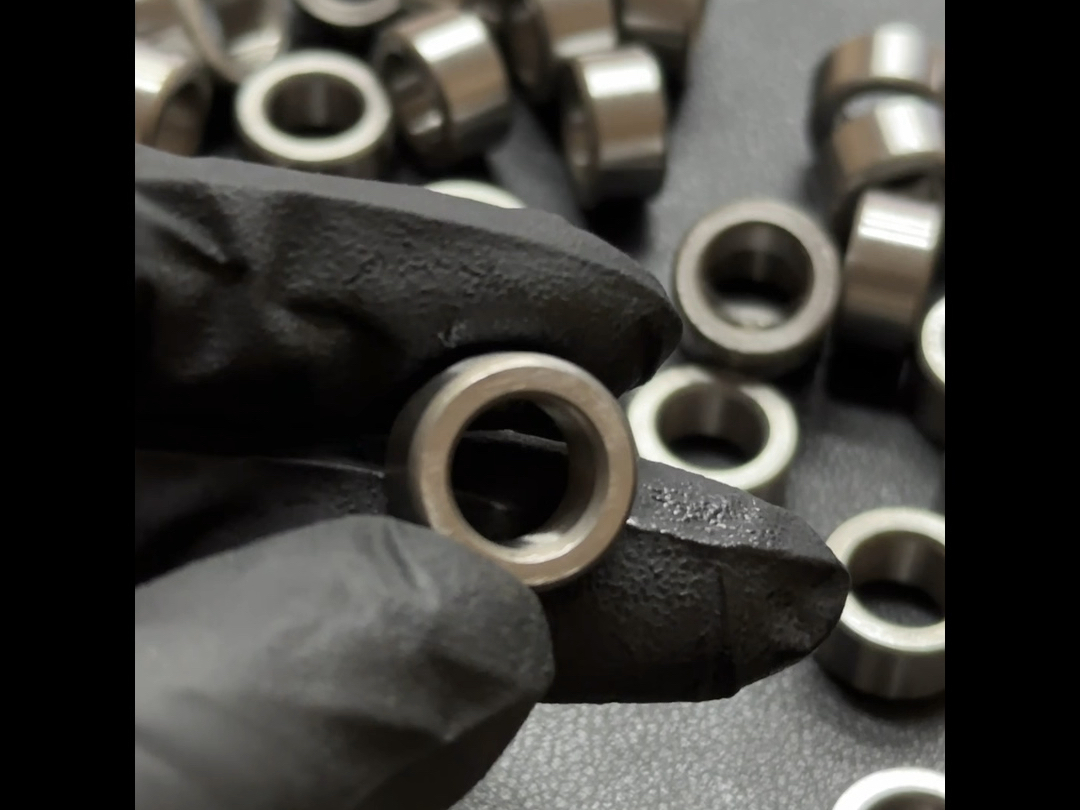 Main shaft sliding sleeve