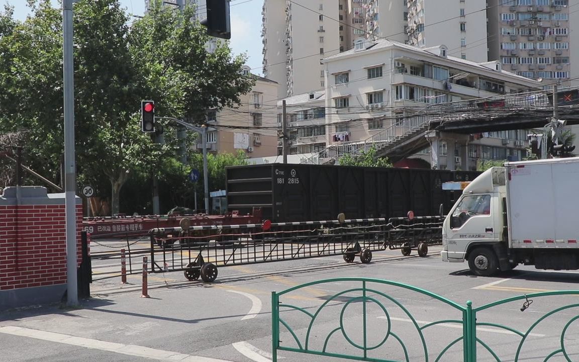 上海控江路铁路道口杨浦站调车