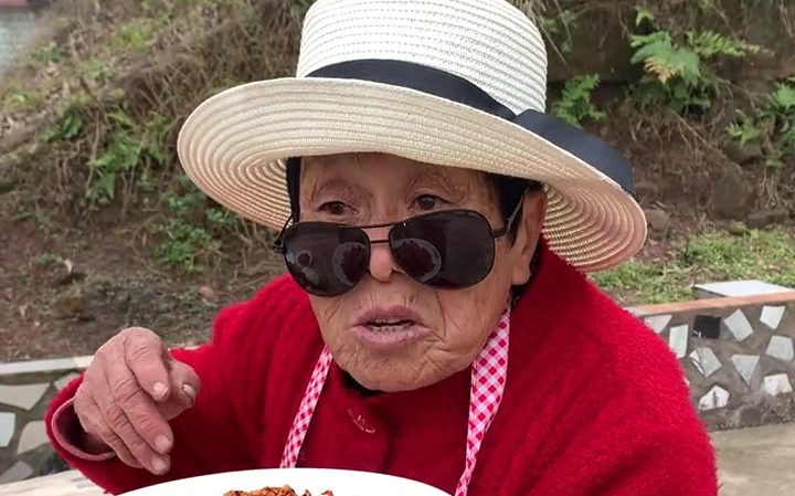 哈哈哈,你的小可爱袁婆已上线,农村生活