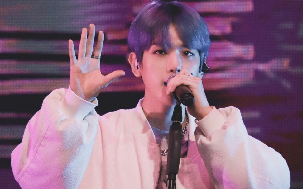 【边伯贤】精致小啵un village舞台直拍 还能看560遍!