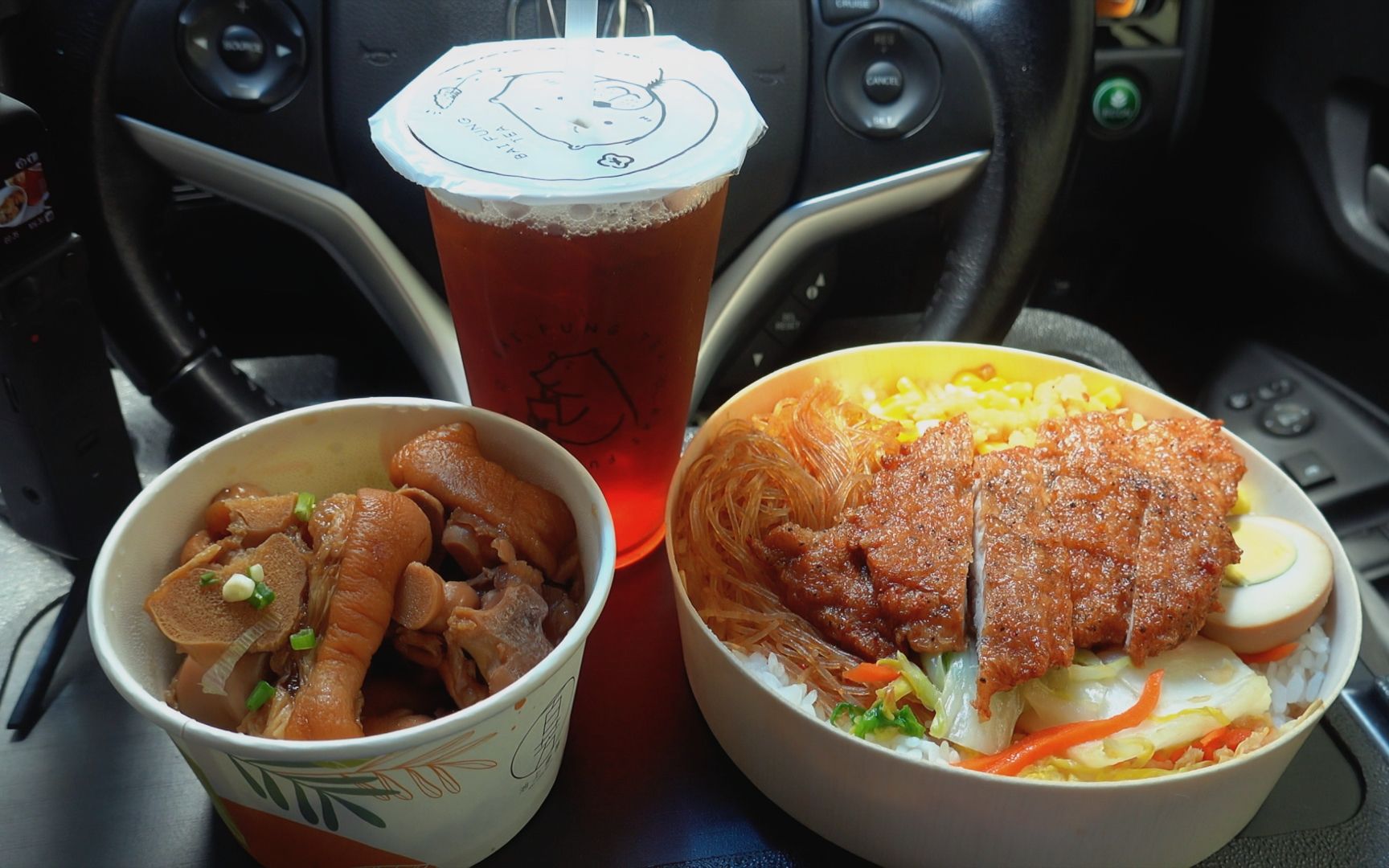 香港外卖台湾便当阿萨姆红茶慢卤猪手百芳猪扒便当