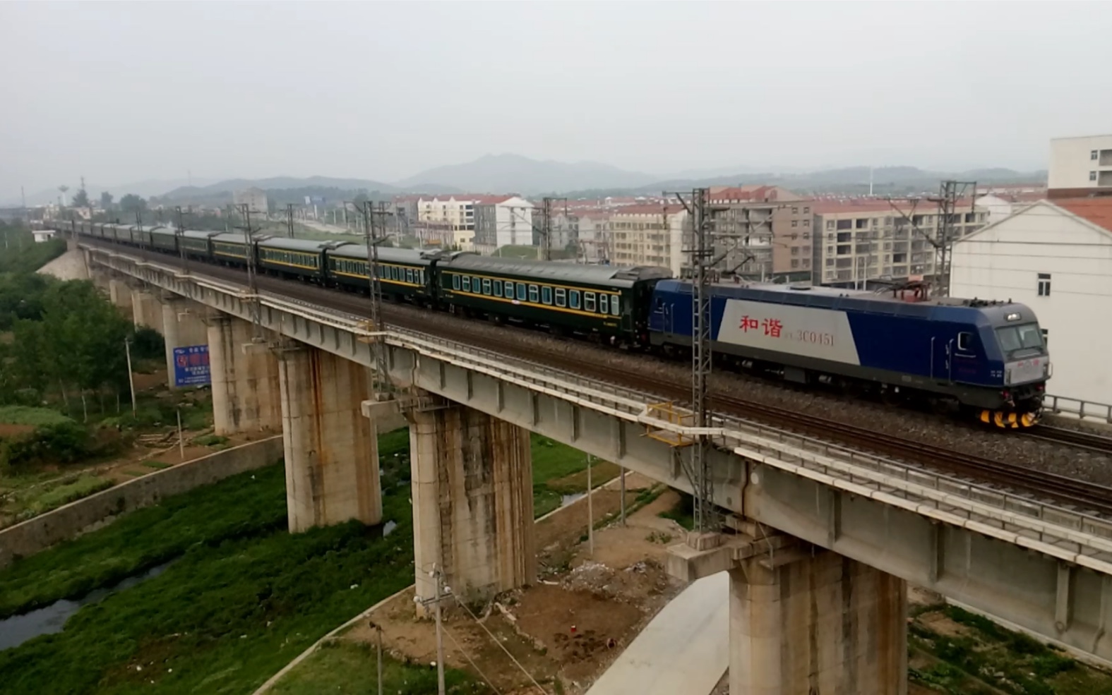 郑局郑段hxd3c牵引k457次通过