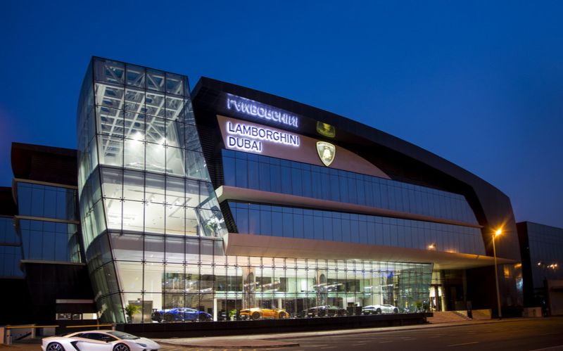 兰博基尼在迪拜开全球最大展厅,简直就是个"牛棚"