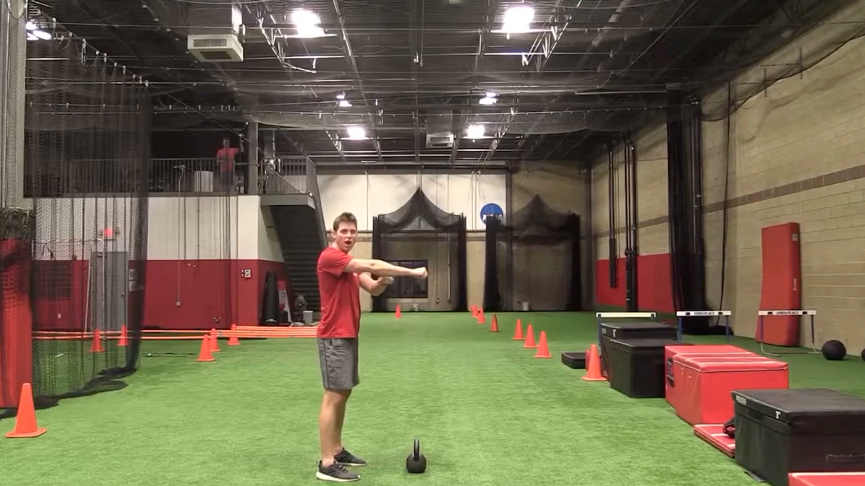 美国波士顿mbsc体能训练中心(壶铃swing动作教学)_哔哩哔哩_bilibili