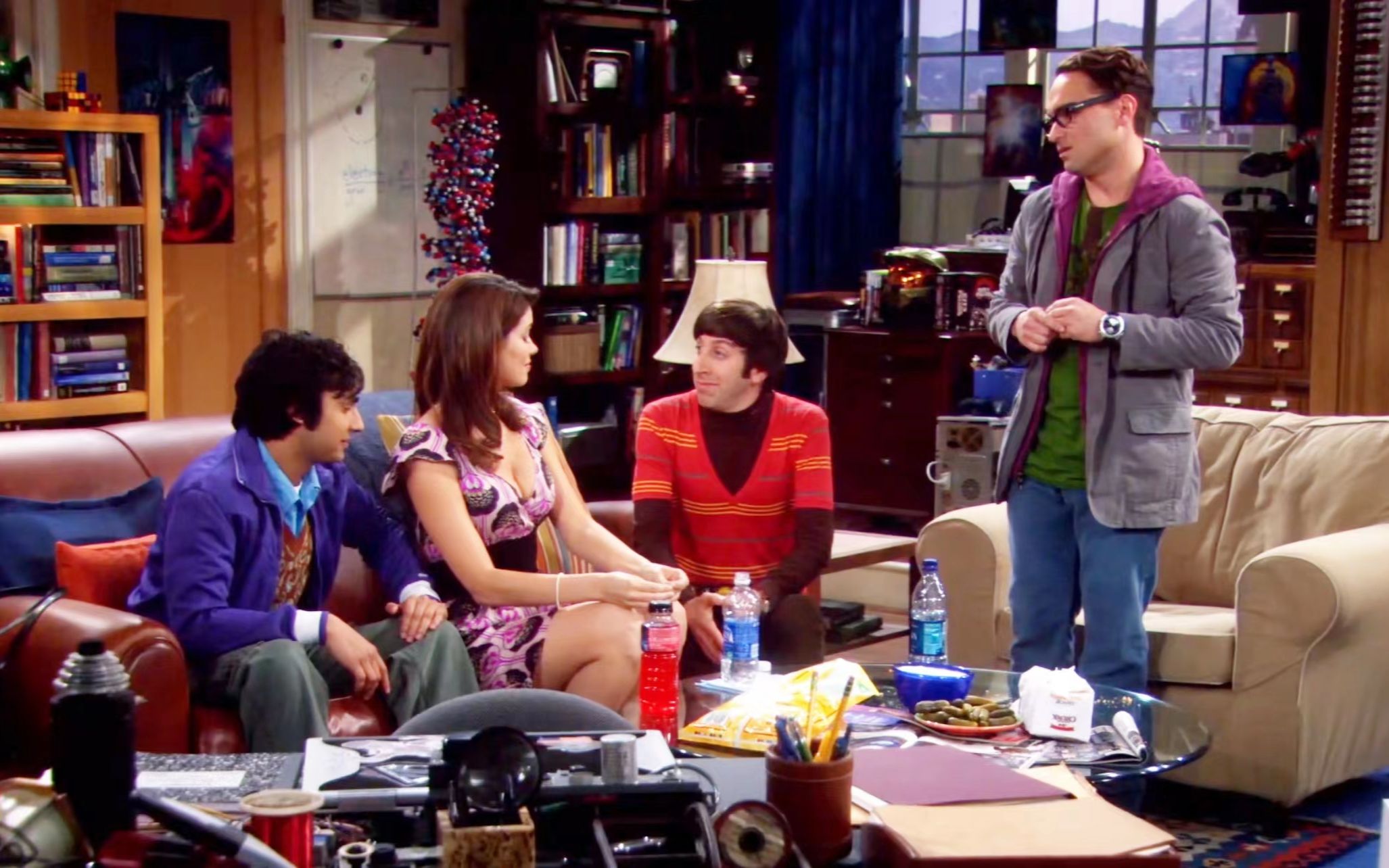 【生活大爆炸】为了追求米茜,这三个宅男可真是火力全开啊!