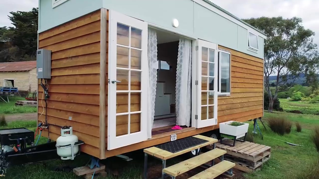 [图]Womans Dream Tiny House Even Has A Walk-In Wardrobe