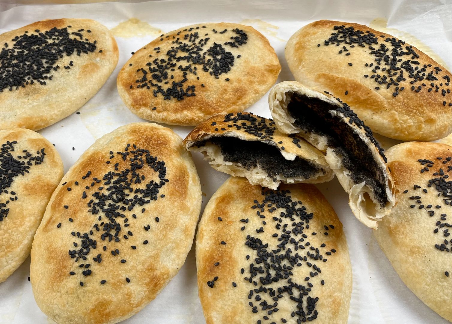 免揉,不用等发酵,轻松完成香喷喷的黑芝麻糖酥饼