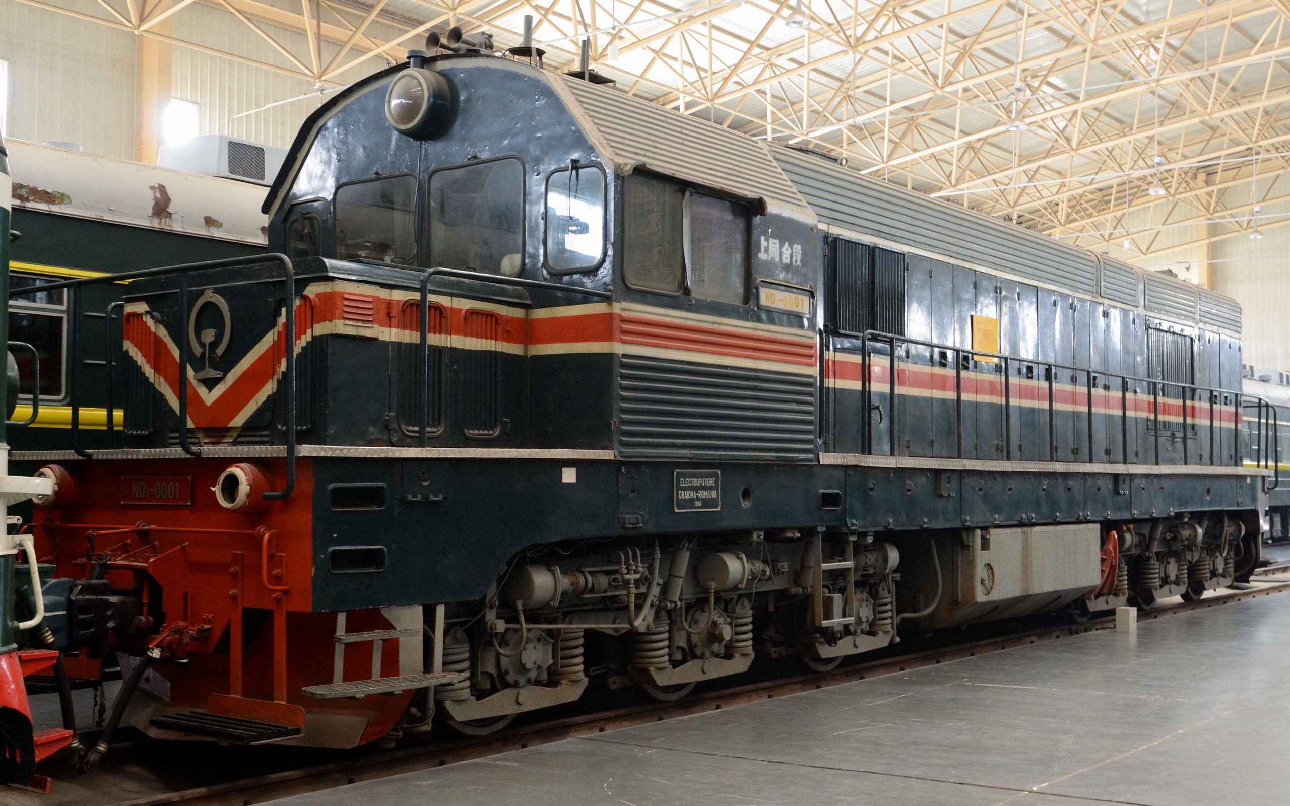 搬运视频中国铁路来自罗马尼亚的nd3型内燃机车在上海宝山通南路调车