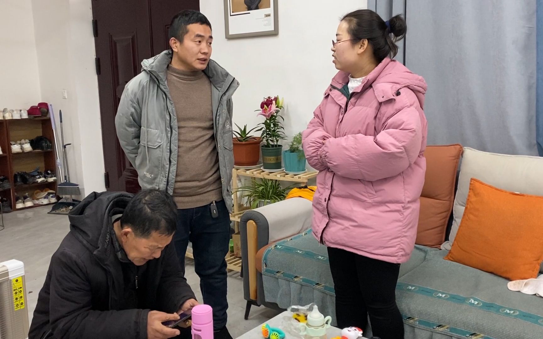 农村公公过年遇到麻烦,小超带老父亲去要账,2年工资一分钱不给