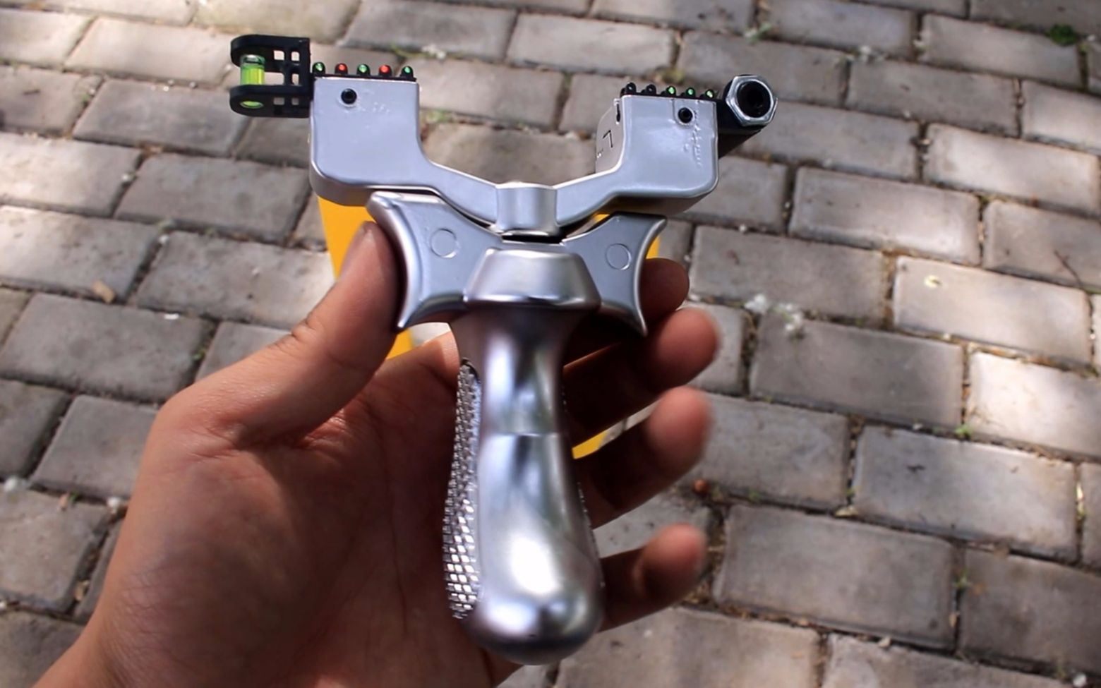 30元买来的黑科技弹弓奇葩设计到底准不准