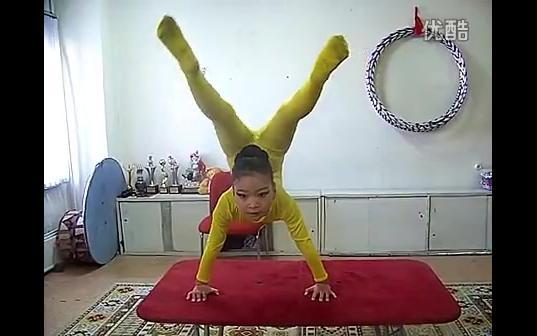 蒙古杂技柔术训练图片