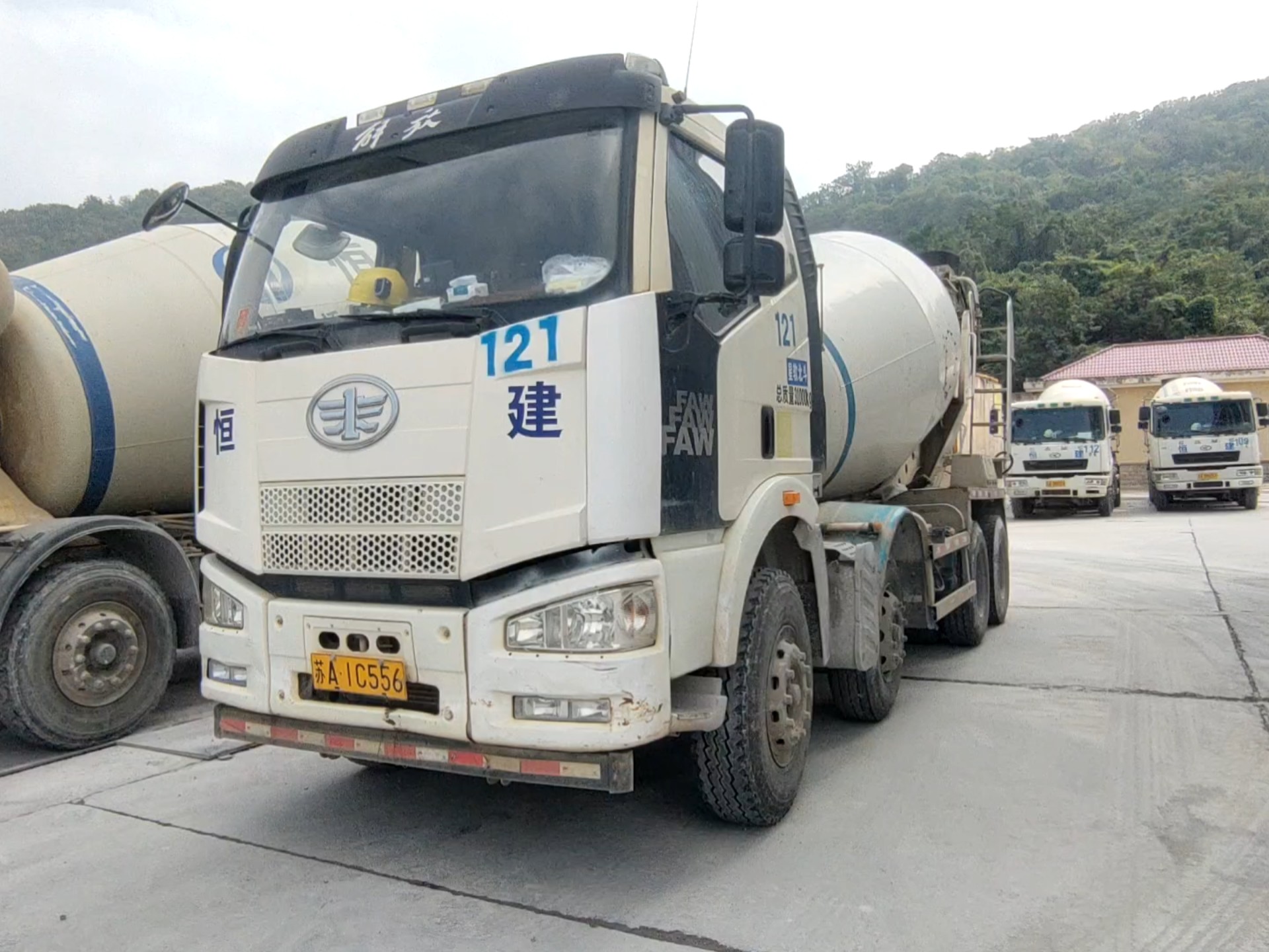 解放j6m混凝土搅拌车