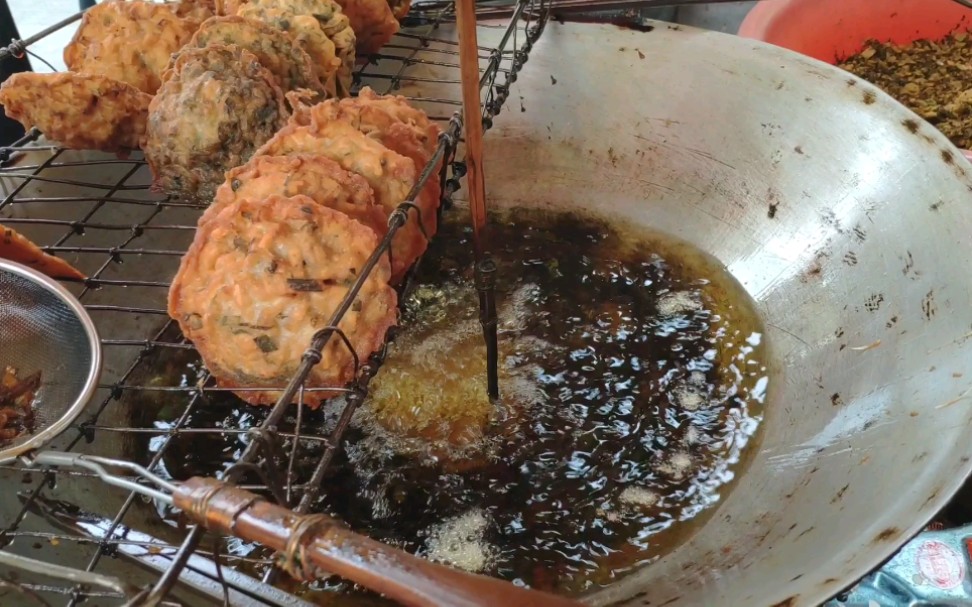 广西来宾两块一个的油炸馍,又香又脆便宜好吃