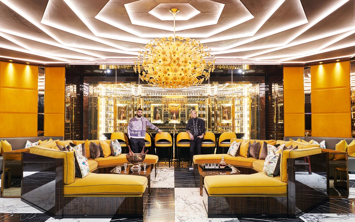 公鸭drake的六亿奢华豪宅,室内建了个nba球场,还有会唱歌的马桶_哔哩