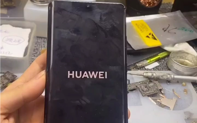 华为p30plus因更换屏幕冒烟导致不开机