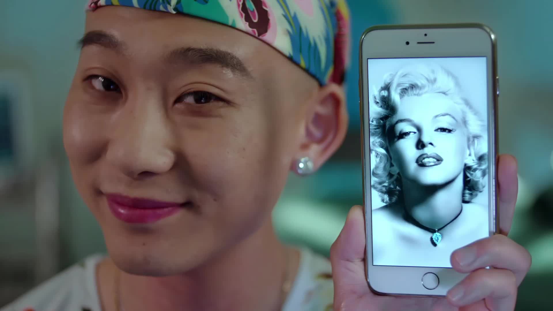 娘炮男整容成女神梦露 效果惊为天人