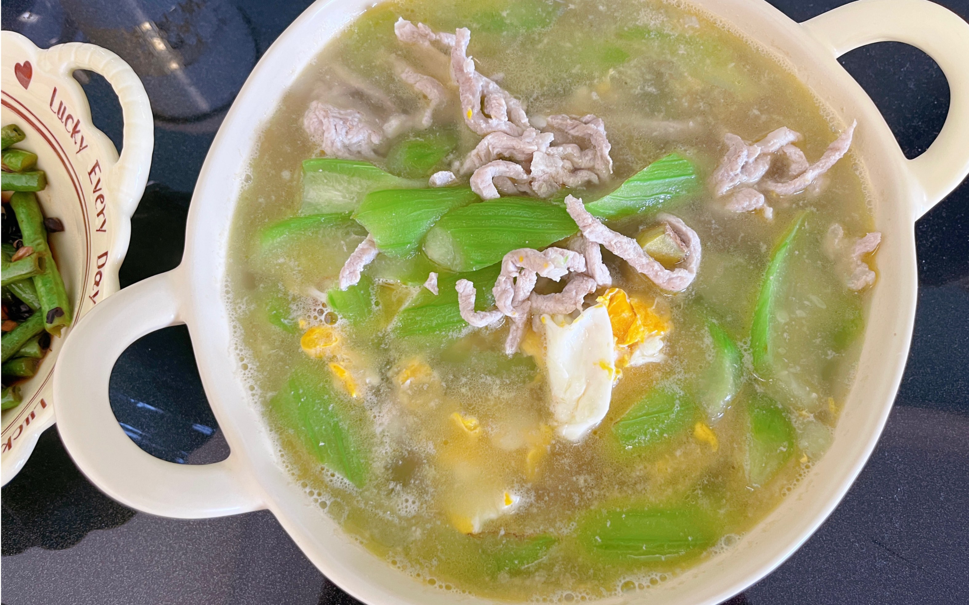 天气一热就想吃点清淡的,夏天与丝瓜汤绝配