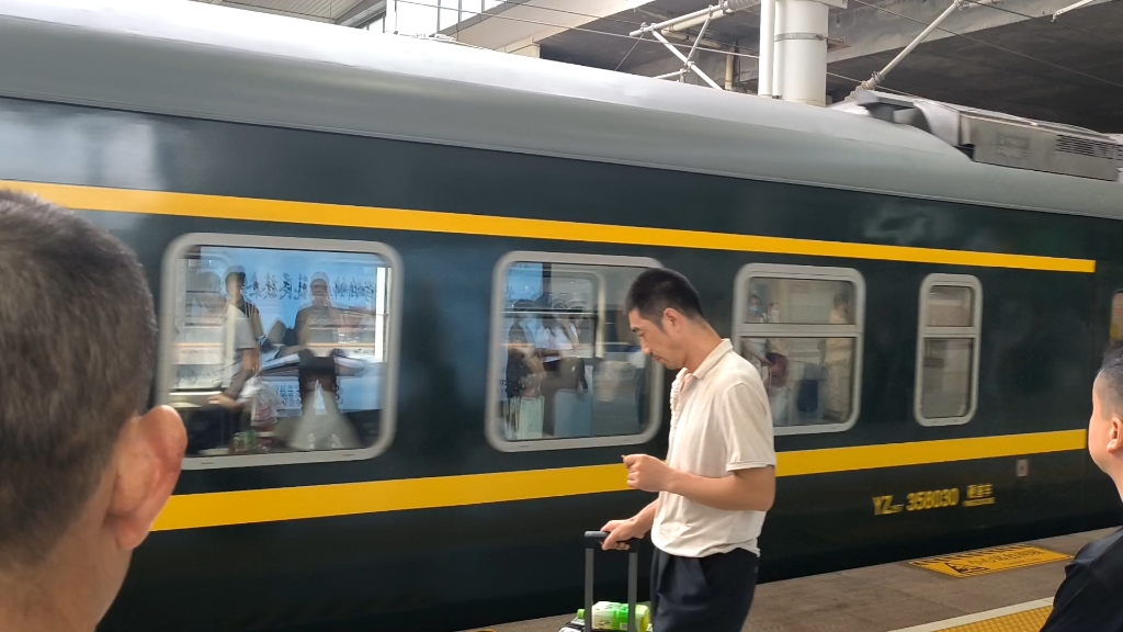 宁局进京第二王牌z285/6 北京西—南宁 进南宁东站办客(本务京局京段