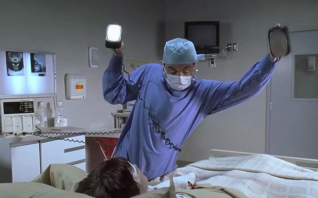 憨豆先生教你用用除颤仪!