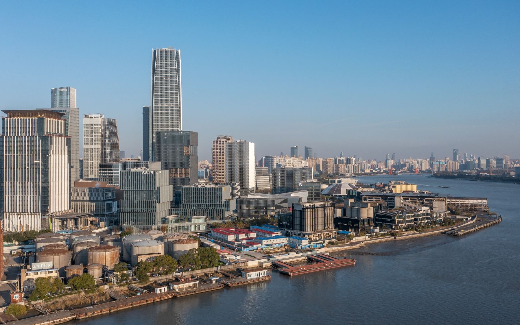 建筑摄影徐汇滨江众腾大厦大小建筑