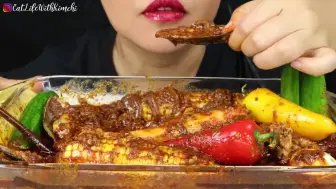 Tải video: 【Kimchi】咀嚼音海鲜吃播 帝王蟹腿搭配蟹阿姨辣酱 眼泪流出嘴角~